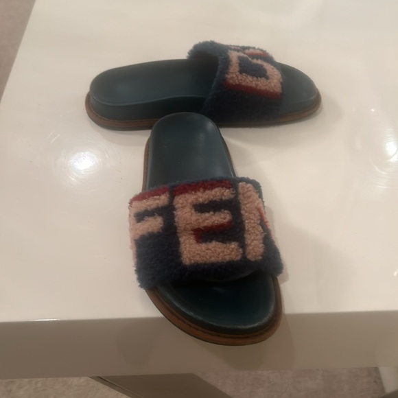 Fendi slides with shearling and logo fendi - Picture 5 of 5